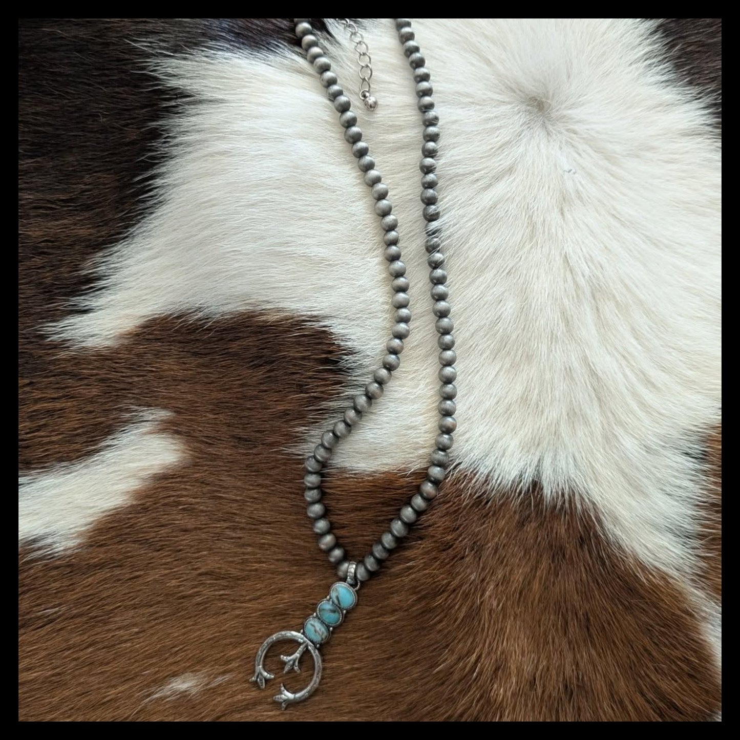 Navajo Pearl Tres Stones Necklace