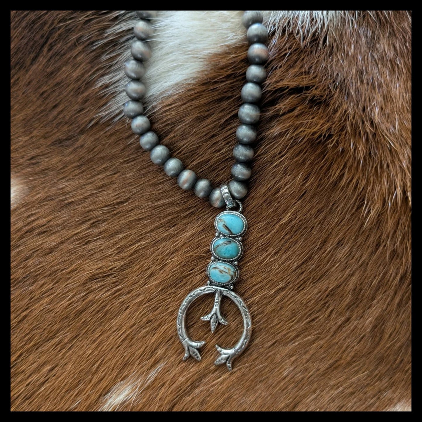 Navajo Pearl Tres Stones Necklace